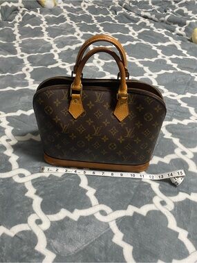 Authentic Louis Vuitton alma bag purse